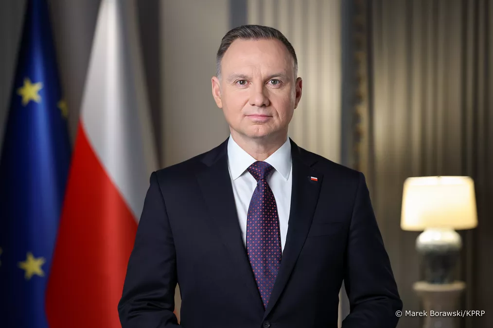 Prezydent Andrzej Duda kontra rząd Donalda Tuska: Spór o przyszłość mediów publicznych i edukacji w Polsce